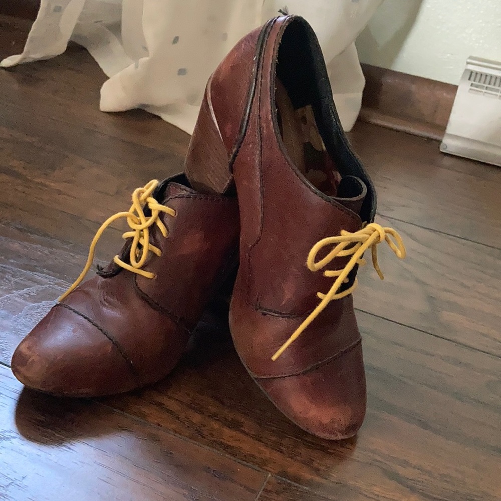 Fossil Oxford booties